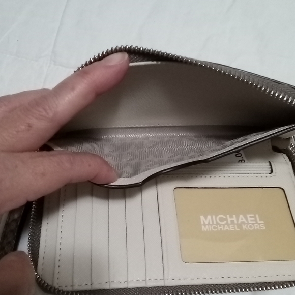 Michael Kors NWT Walket - Picture 3 of 4
